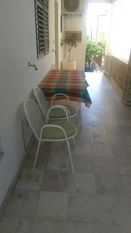 Kuca Skrabic Apartment Baska Voda Bagian luar foto