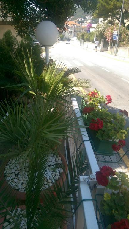 Kuca Skrabic Apartment Baska Voda Bagian luar foto