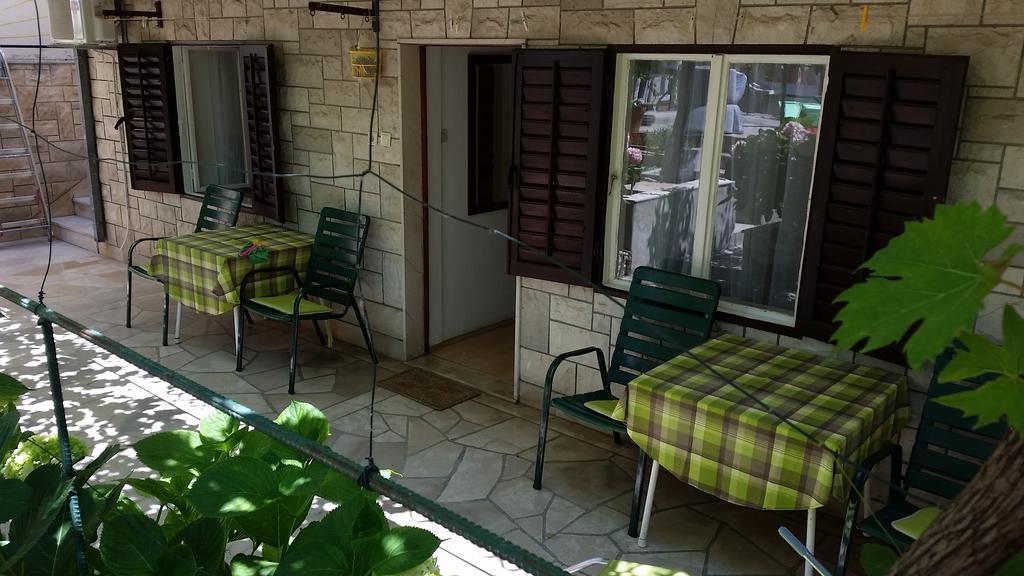 Kuca Skrabic Apartment Baska Voda Bagian luar foto