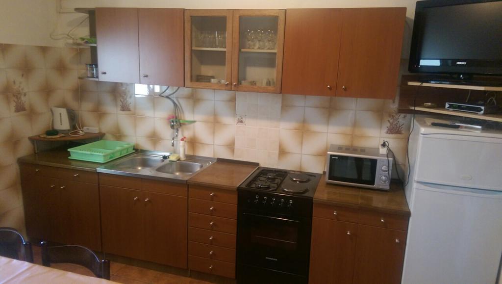 Kuca Skrabic Apartment Baska Voda Bagian luar foto