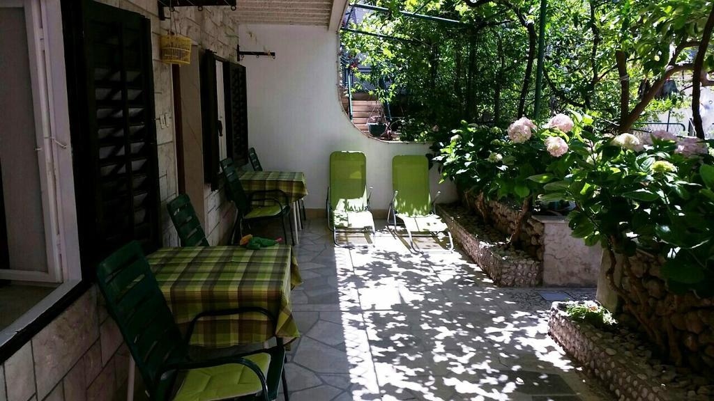 Kuca Skrabic Apartment Baska Voda Bagian luar foto